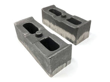 Load image into Gallery viewer, Tuff Country 01-10 Chevy Silverado 2500HD/3500 4wd 2in Cast Iron Lift Blocks Pair - Mo-Moto