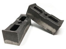 Load image into Gallery viewer, Tuff Country 01-10 Chevy Silverado 2500HD/3500 4wd 2in Cast Iron Lift Blocks Pair - Mo-Moto