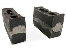 Load image into Gallery viewer, Tuff Country 01-10 Chevy Silverado 2500HD/3500 4wd 4in Cast Iron Lift Blocks Pair - Mo-Moto